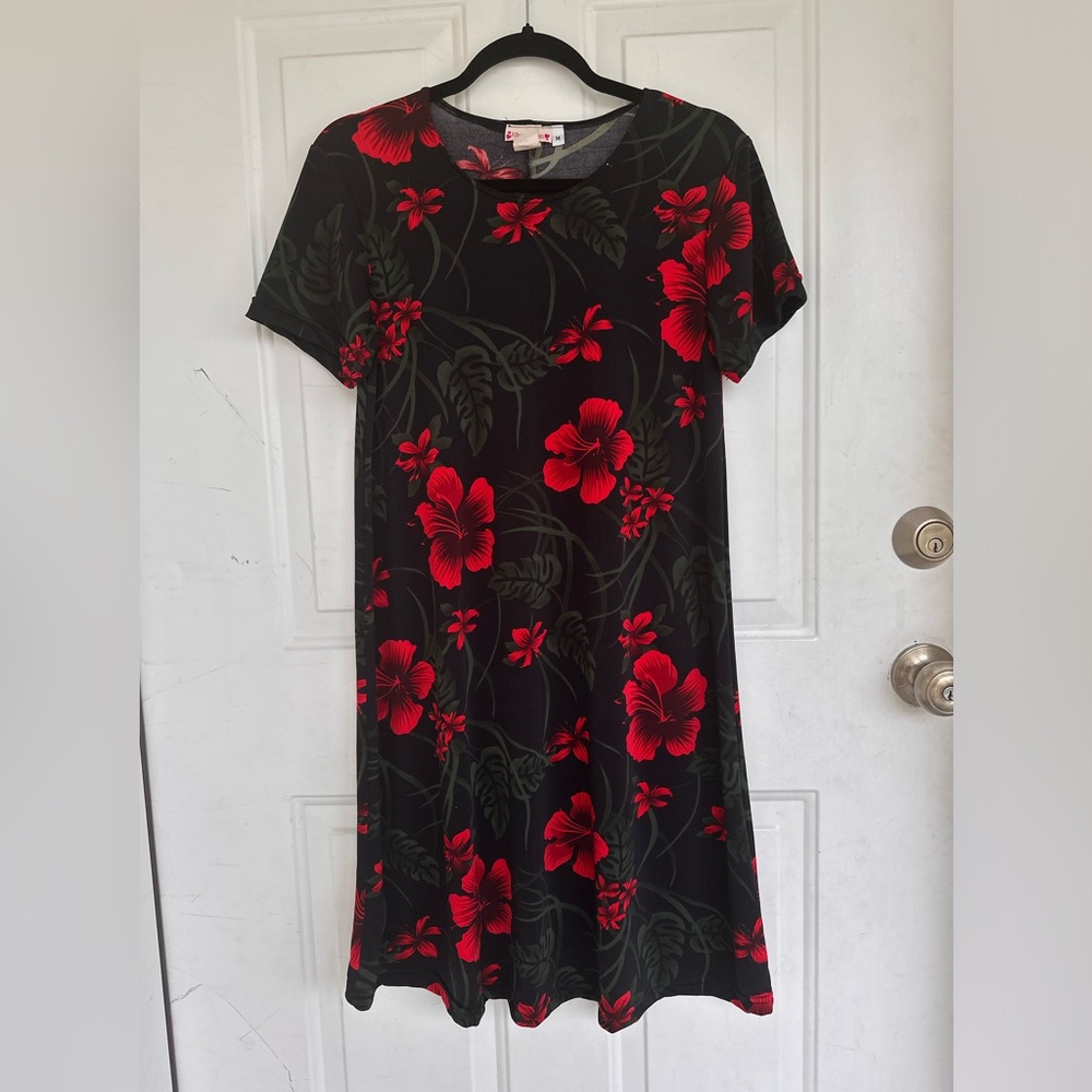 Kisses & hugs floral dress sleeveless and flowy size M